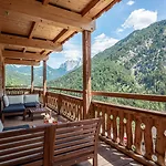 Berg'k'hof Kaisertal - Alpine Hideaway Gerendaház *