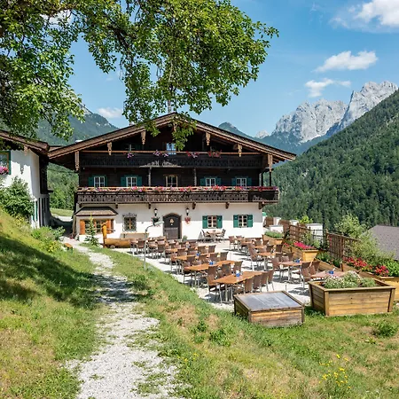 بيرغكهوف كايزرتال - ألبين هيداوي بيت خشبي *