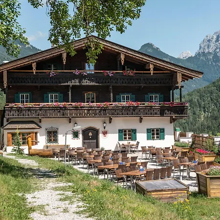 بيت خشبي بيرغكهوف كايزرتال - ألبين هيداوي