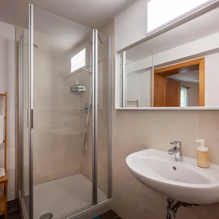 بيرغكهوف كايزرتال - ألبين هيداوي