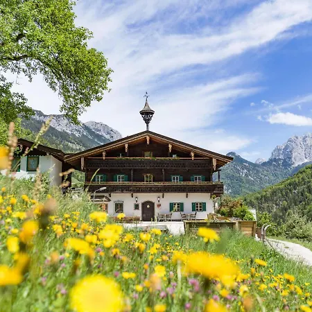 Berg'k'hof Kaisertal - Alpine Hideaway Lodge Ebbs