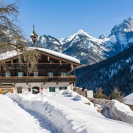 Berg'k'hof Kaisertal - Alpine Hideaway אכסניה אבס
