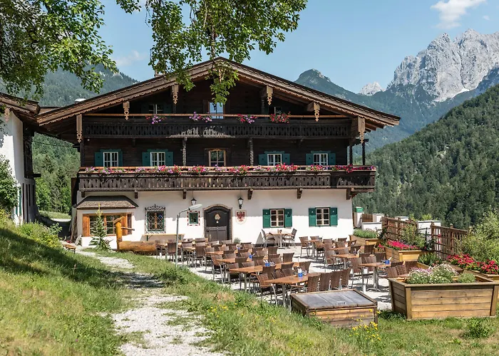 Hytte Berg'k'hof Kaisertal - Alpine Hideaway